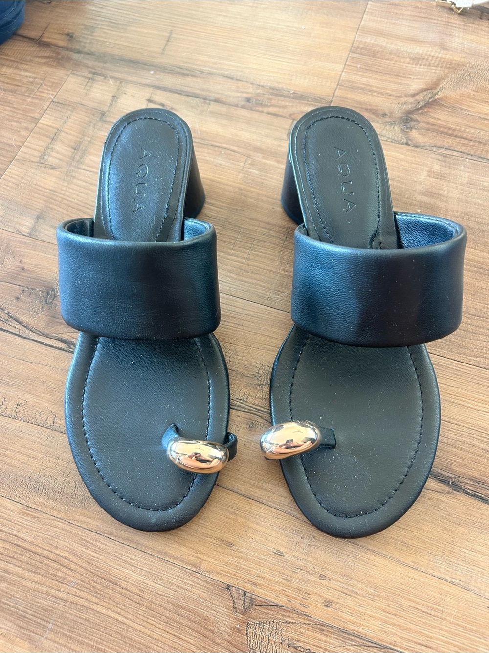 Aqua shoes Toe ring sandal